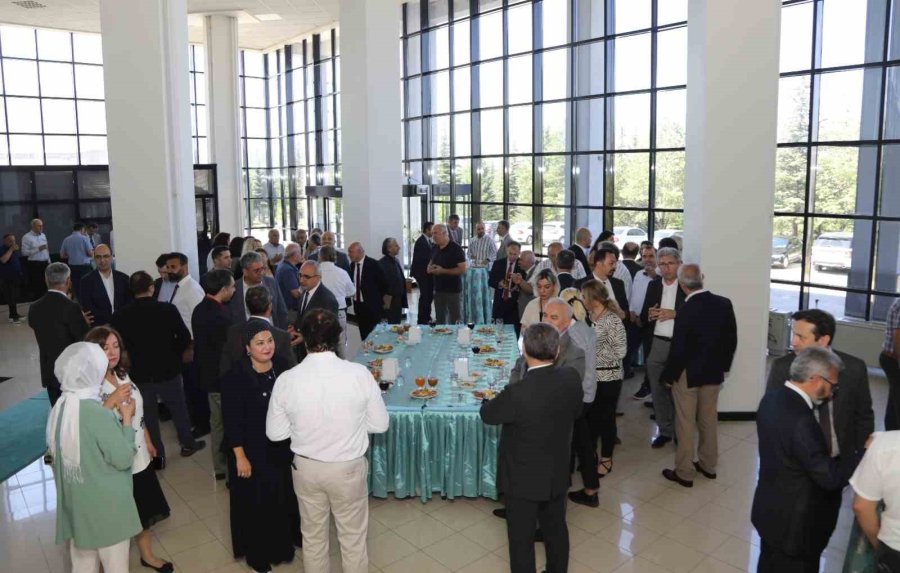 Erü’de Bayramlaşma Töreni Düzenlendi