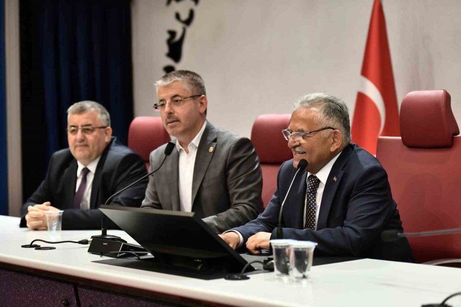 Başkan Büyükkılıç, Belediye Personeliyle Bayramlaştı