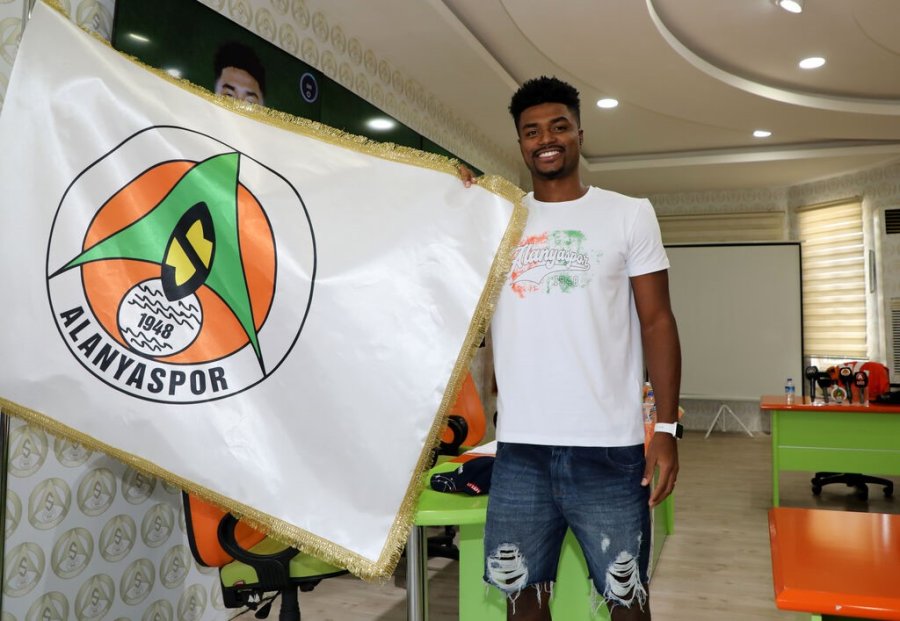 Alanyaspor’a Brezilyalı Defans