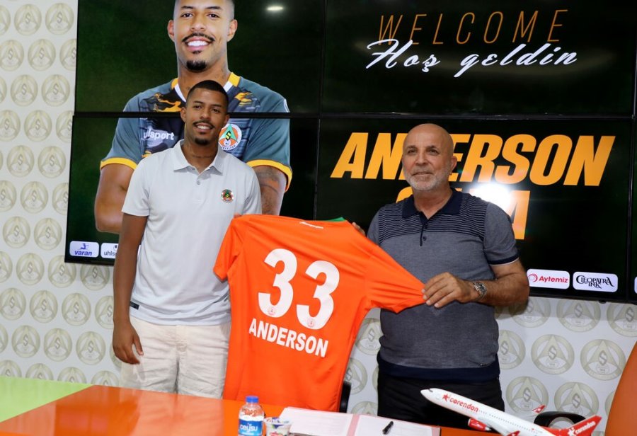 Alanyaspor, Anderson Oliveira Silva İle 4 Yıllık Sözleşme İmzaladı