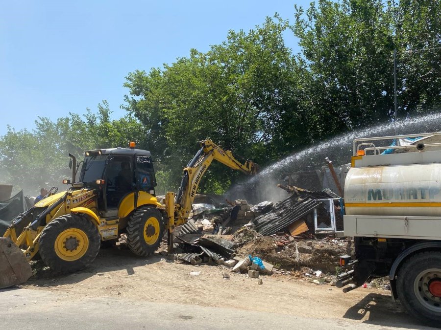 Kaçak Gecekondu Yıkımında Zabıtanın ‘türk Bayrağı’ Hassasiyeti