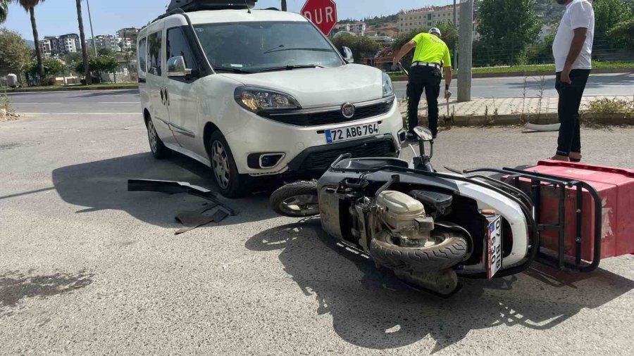 Otomobil İle Motosiklet Çarpıştı: 1 Ağır Yaralı