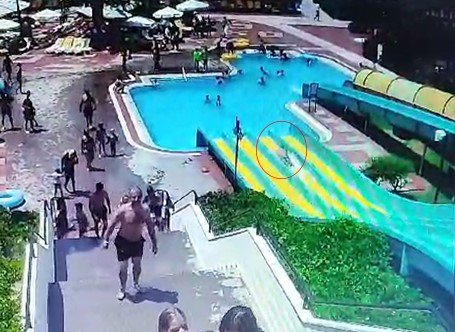 Kaydıraktan Yüzüstü Kayarken Başını Havuzun Zeminine Çarpıp Öldü