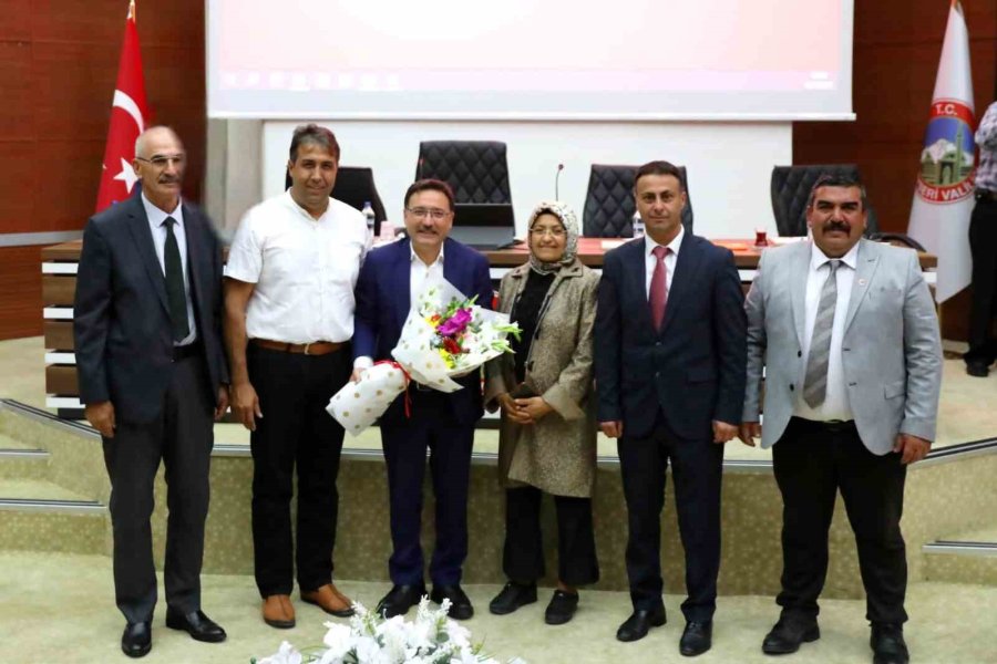 Vali Çiçek, Muhtarlarla Bir Araya Geldi