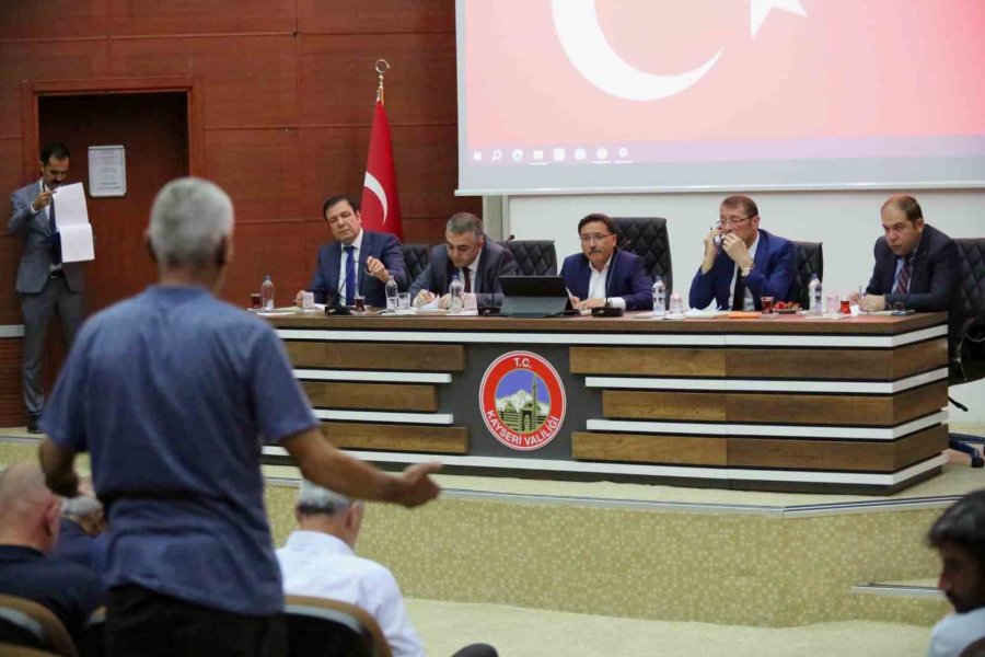 Vali Çiçek, Muhtarlarla Bir Araya Geldi