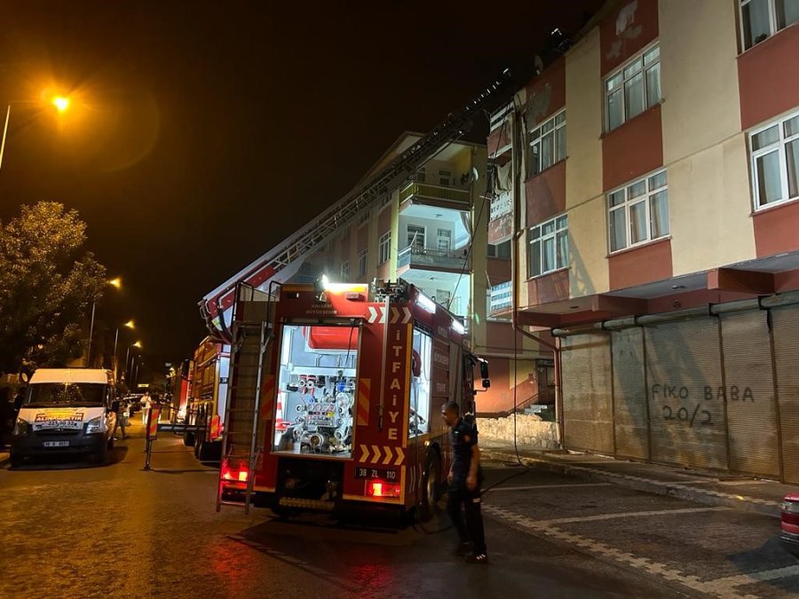 İkamette Çıkan Yangın 1 Saatte Söndürüldü