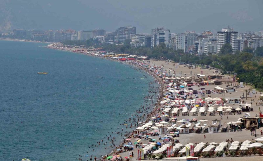 Antalya’ya Bayramda Tatilci Yağdı, Rakam Beklenenin İki Katı Oldu