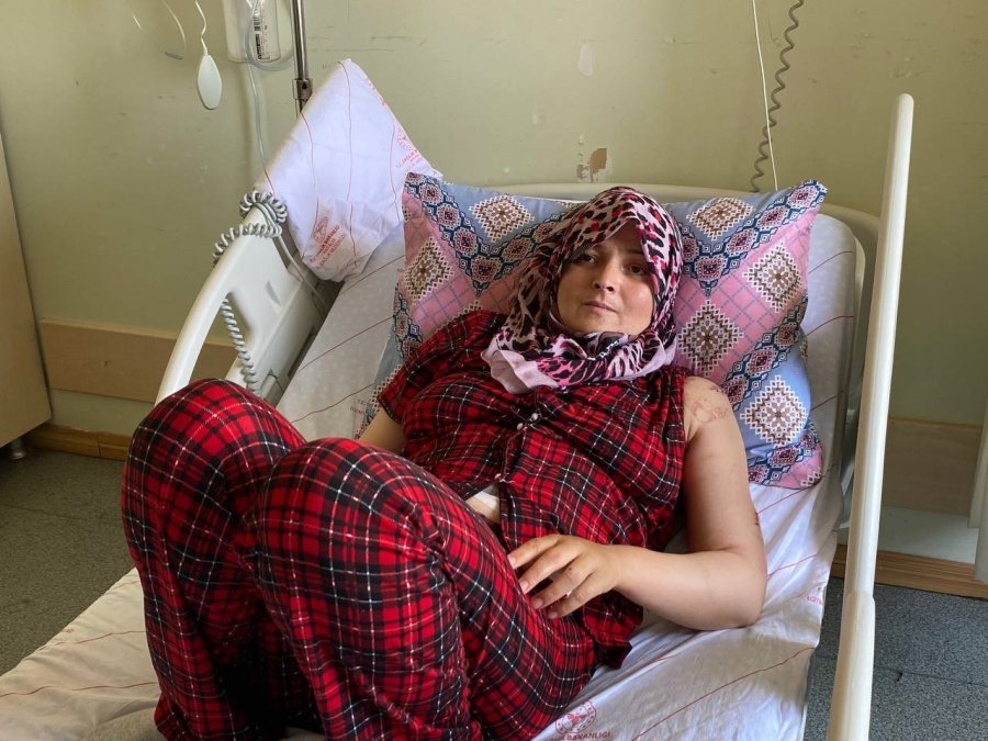 Evin Elektriğini Kesip Kapıyı Açtıran Eşi Tarafından 24 Yerinden Bıçaklandığı Anları Gözyaşları İçinde Anlattı