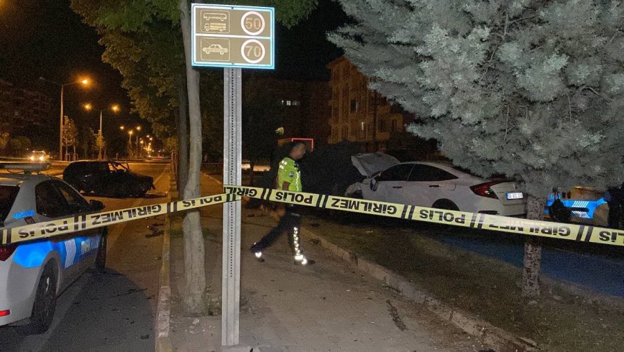 Aksaray’da 2 Otomobil Çarpıştı: 6 Yaralı