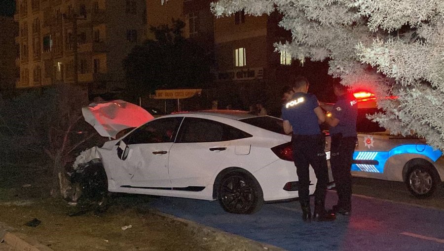 Aksaray’da 2 Otomobil Çarpıştı: 6 Yaralı