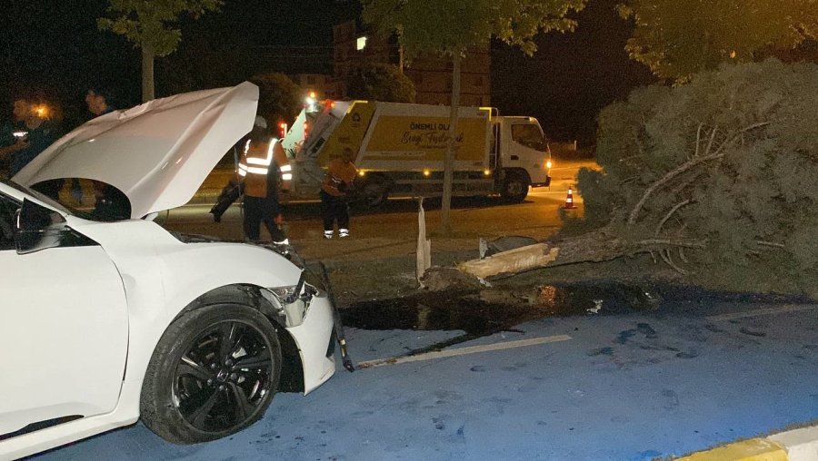 Aksaray’da 2 Otomobil Çarpıştı: 6 Yaralı