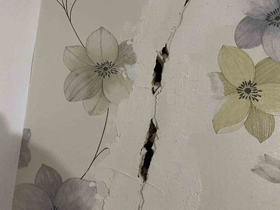 3 Yıl Önce Büyük Umutlarla Aldığı Yeni Ev Kabusu Oldu