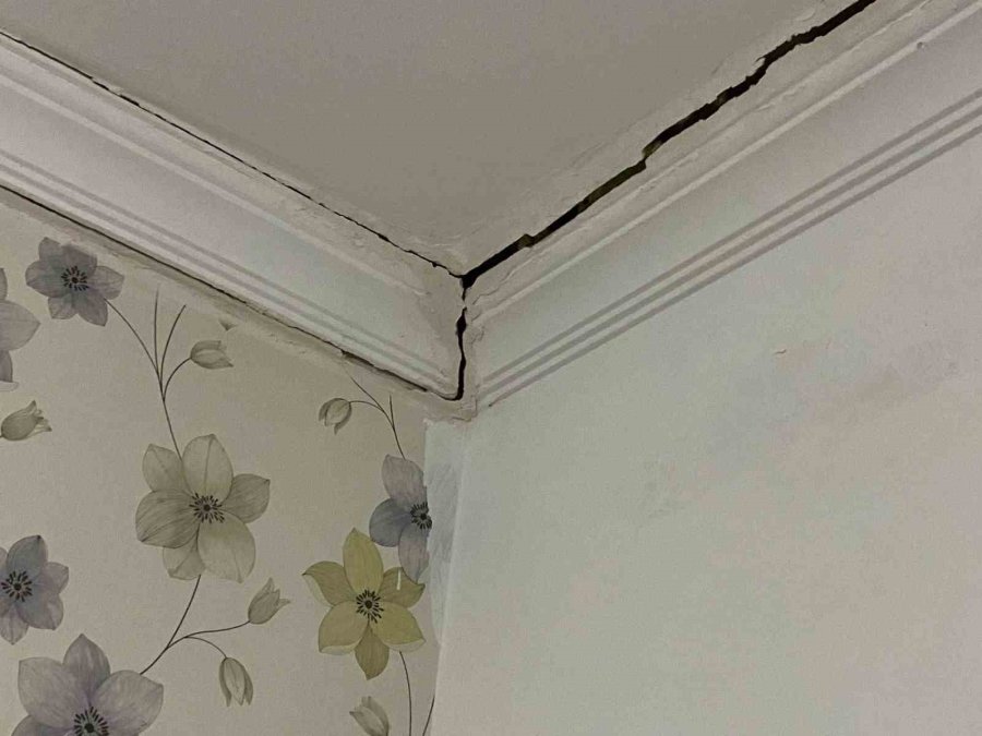 3 Yıl Önce Büyük Umutlarla Aldığı Yeni Ev Kabusu Oldu