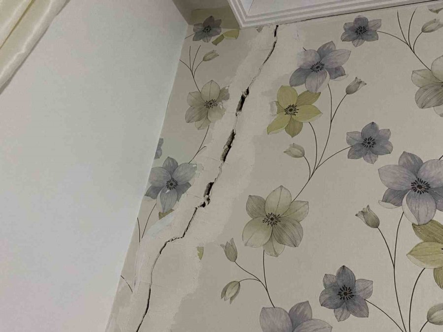 3 Yıl Önce Büyük Umutlarla Aldığı Yeni Ev Kabusu Oldu