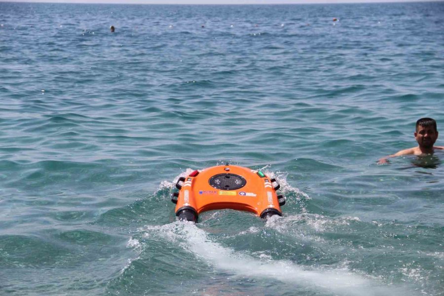 Antalya Plajlarında 3 Cankurtaran Robot Görev Başında