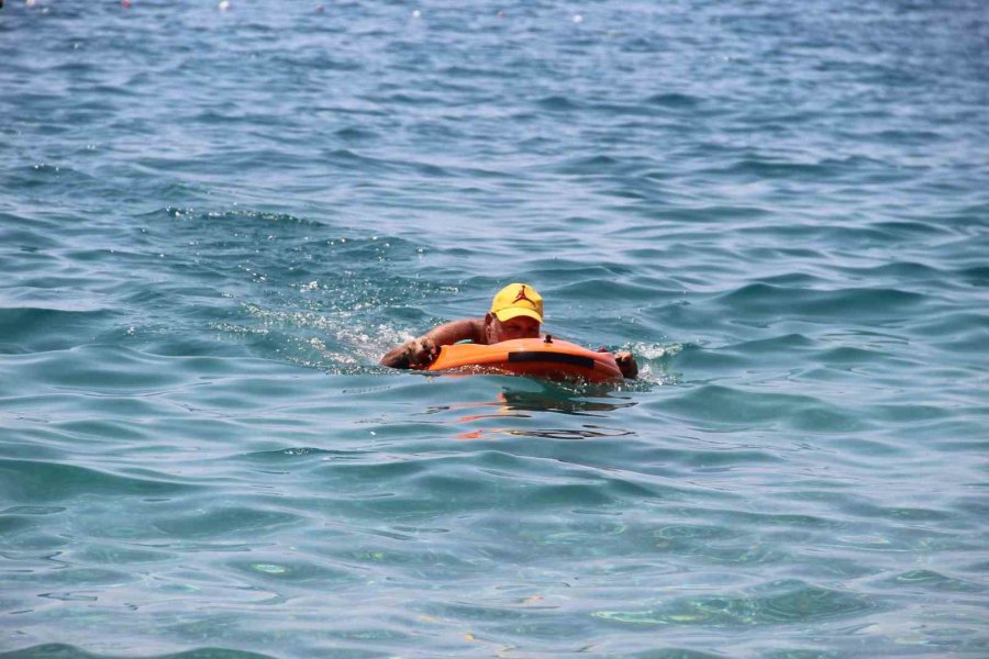 Antalya Plajlarında 3 Cankurtaran Robot Görev Başında