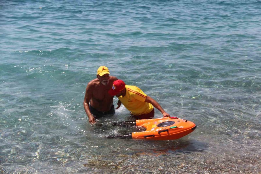 Antalya Plajlarında 3 Cankurtaran Robot Görev Başında