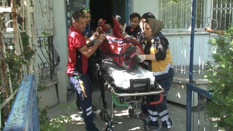 Haber Alınamayan Yaşlı Çifte Ulaşmak Polis Apartmana Tırmandı