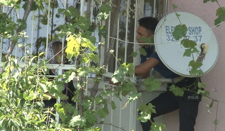 Haber Alınamayan Yaşlı Çifte Ulaşmak Polis Apartmana Tırmandı