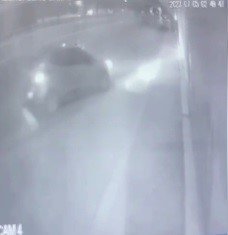 Direksiyonda Sızdı, Otomobiliyle Dükkana Daldı: O Anlar Kamerada