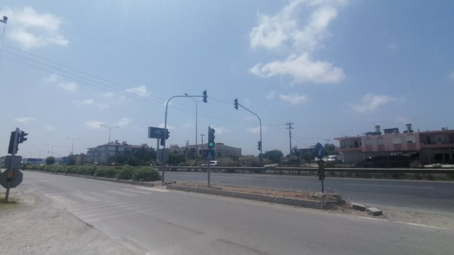 Kırmızı Işıkta Yavaşlayan Kamyona Arkadan Çarptı