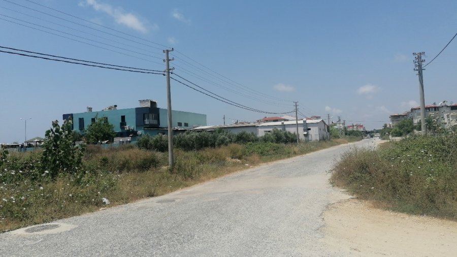 Sokaktaki Araçtan Açılan Ateş İş Yerinde Paniğe Neden Oldu