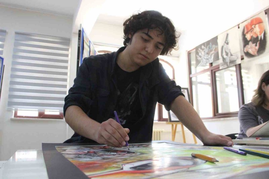 Vali Akkoyun, Liseli Gencin Çizdiği Depremzede Aile Resmini Sahibine Gönderdi