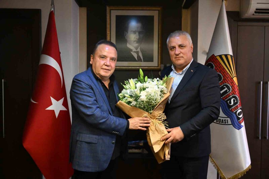 Başkan Böcek, Alanya’da Turizmcilerle Bir Araya Geldi