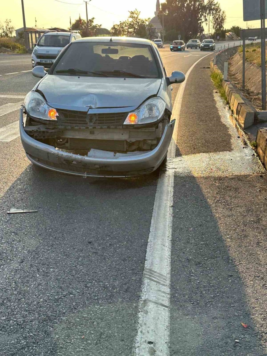 Seyir Halindeki Otomobile Arkadan Çarptı:1 Yaralı