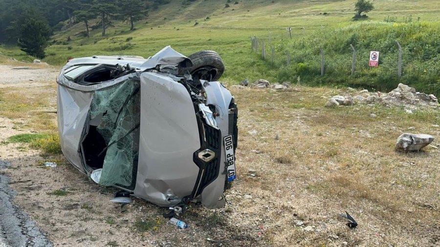 Takla Atan Araçtaki 2 Kişi Yaralandı