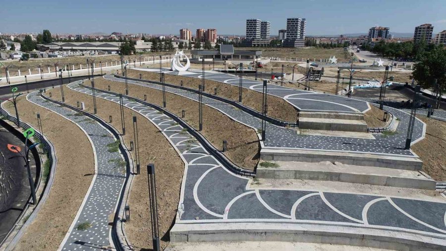 Belediye Tarafından Yapılan Şehir Parkı’nda Çalışmalar Devam Ediyor