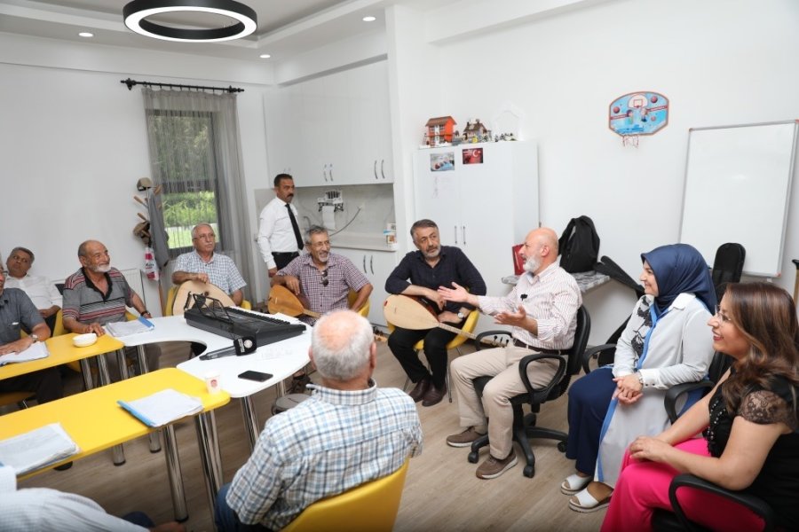 Kadim Büyükler, Çolakbayrakdar Çiftini Bağrına Bastı