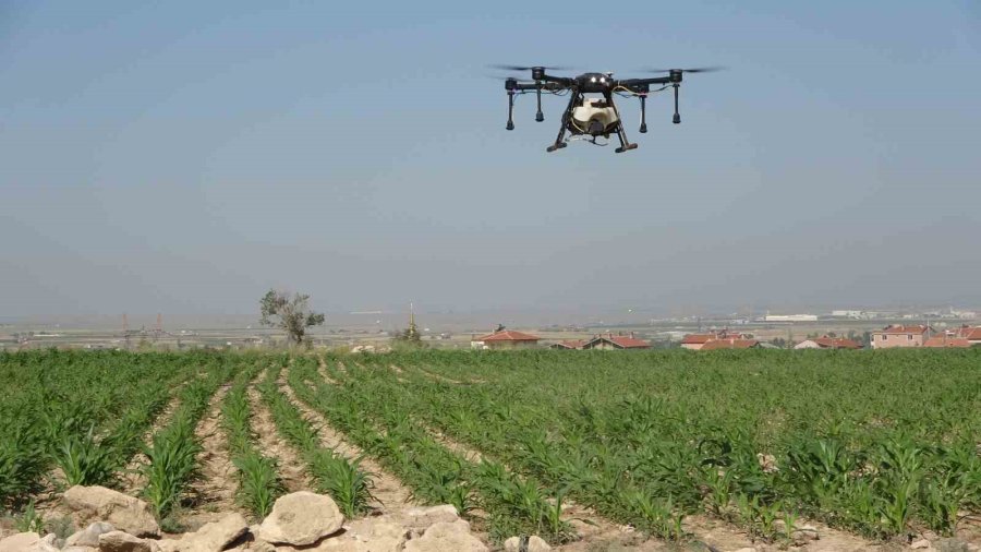 Niğde’de Tarlalar Dron İle İlaçlanıyor