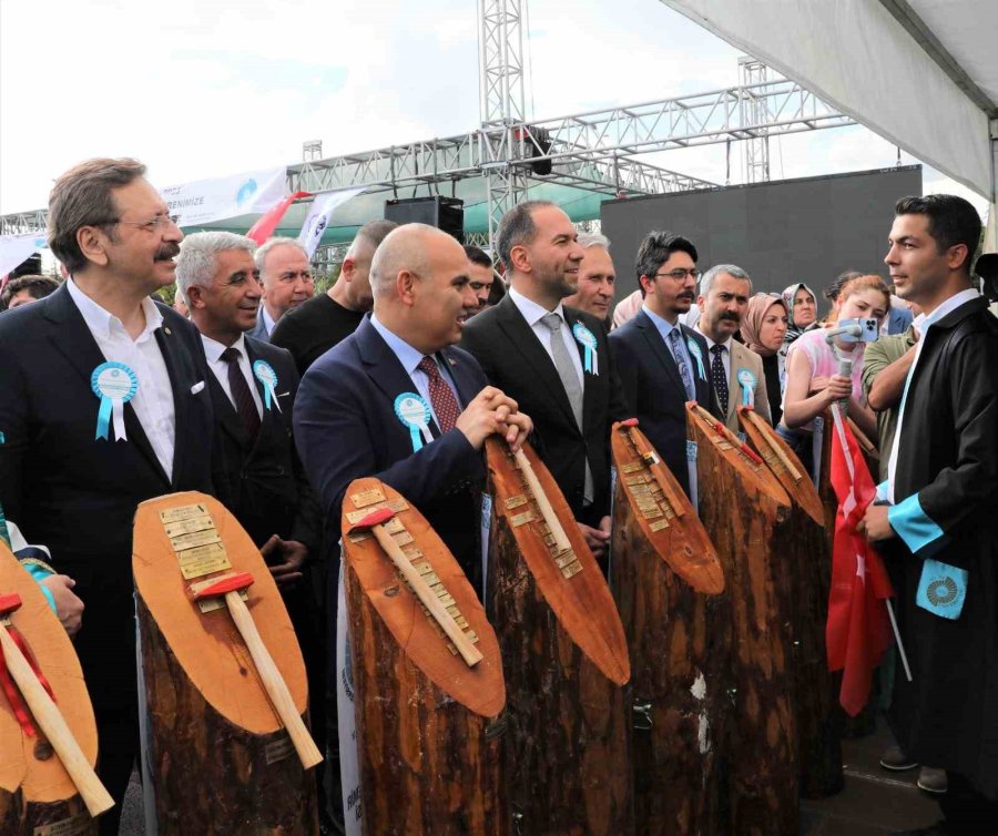 Niğde Ömer Halisdemir Üniversitesi’nde Mezuniyet Heyecanı