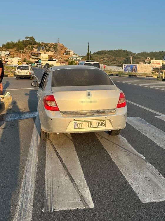 Seyir Halindeki Otomobile Arkadan Çarptı:1 Yaralı