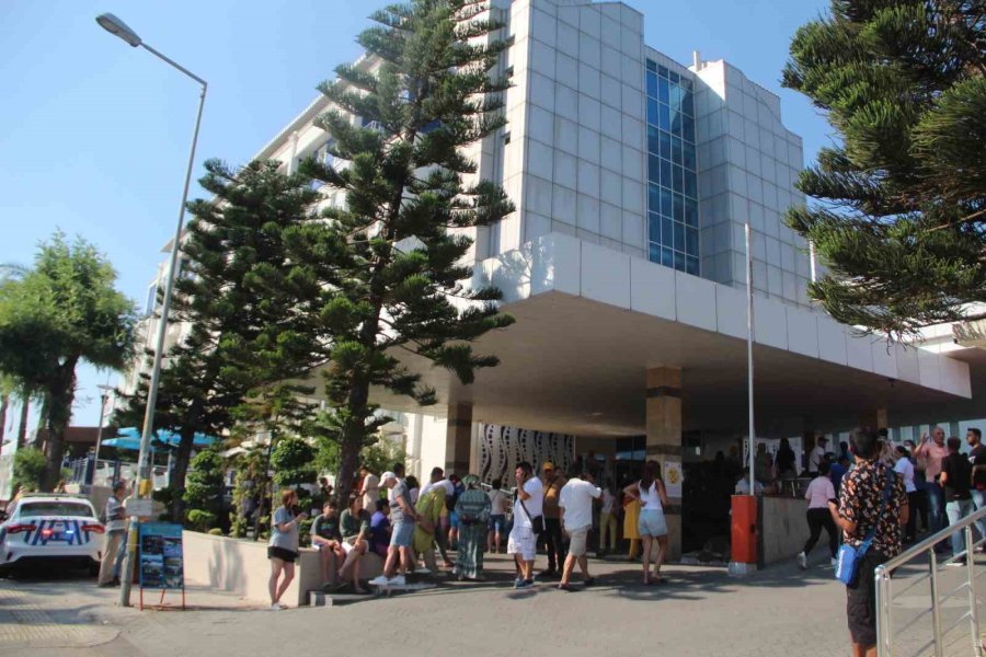 Antalya’da 5 Yıldızlı Otelde Yangın Paniği