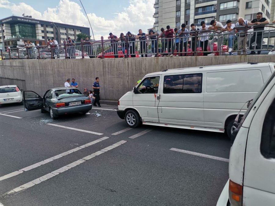 Kazadan Sonra Çıkan Kavgada Bir Şoför Bıçaklandı