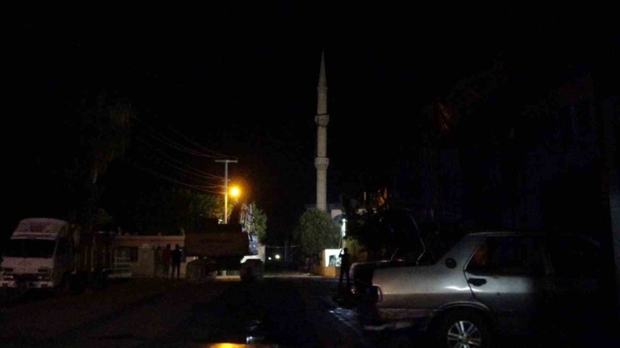 Birini Fırtına Yıktı, Diğeri Kontrollü Yıkıldı