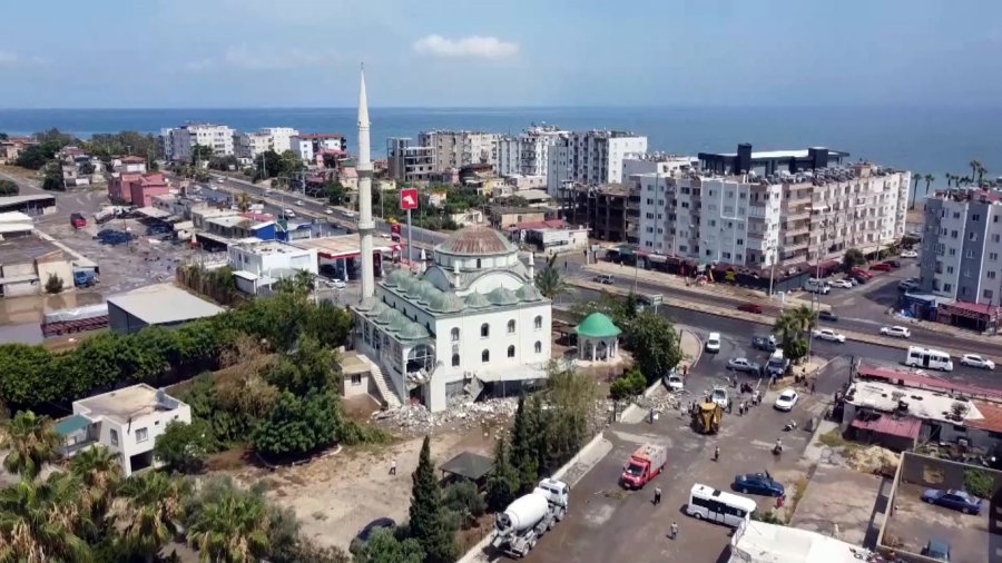 Birini Fırtına Yıktı, Diğeri Kontrollü Yıkıldı