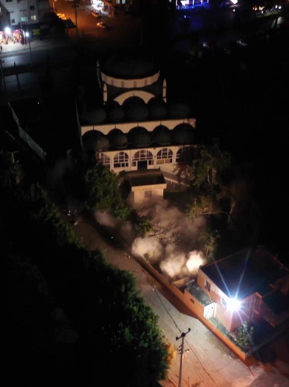 Birini Fırtına Yıktı, Diğeri Kontrollü Yıkıldı