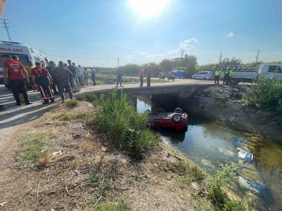 Araç Sulama Kanalına Düştü, 3 Kişi Yaralandı