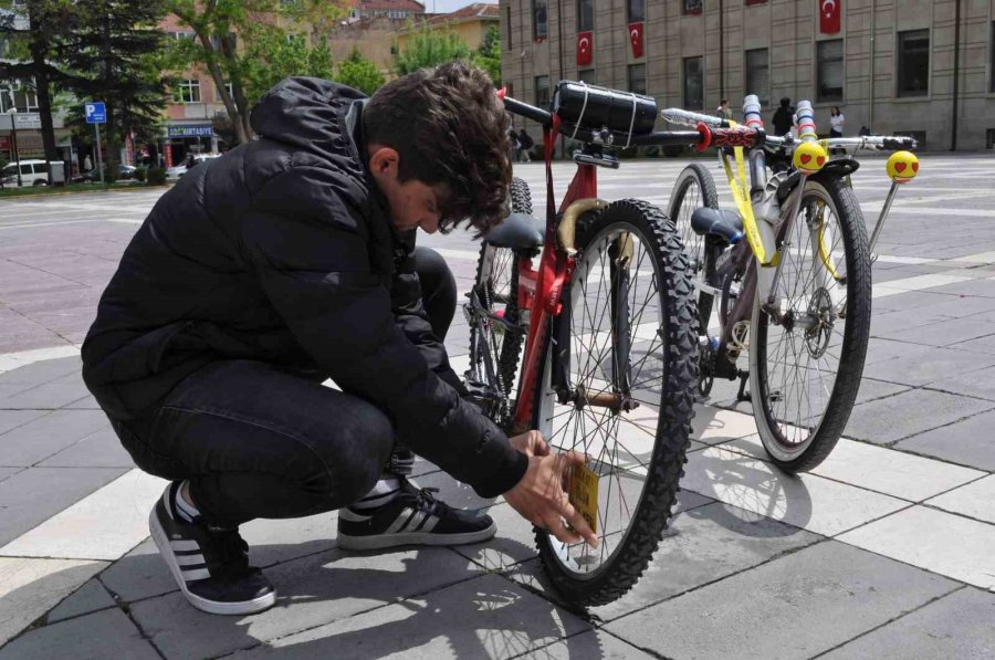 Modifiye Ettikleri Bisikletlere Gözleri Gibi Bakıyorlar