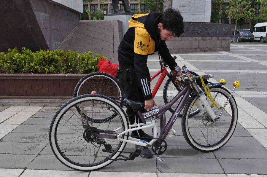 Modifiye Ettikleri Bisikletlere Gözleri Gibi Bakıyorlar
