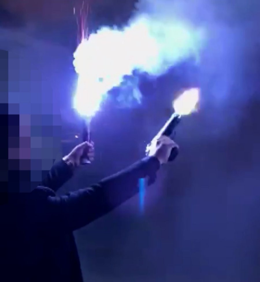 Düğünde Onlarca Kişinin İçinde Havaya Böyle Ateş Açtılar