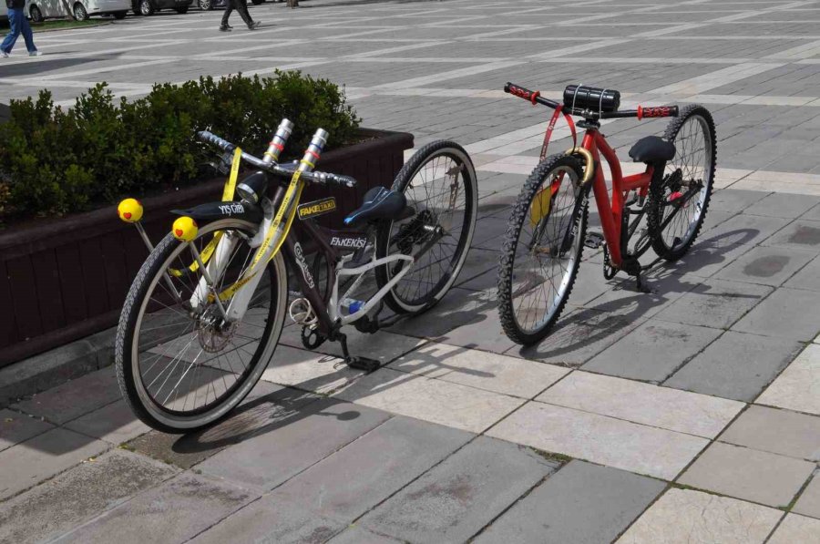 Modifiye Ettikleri Bisikletlere Gözleri Gibi Bakıyorlar