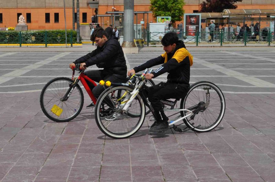 Modifiye Ettikleri Bisikletlere Gözleri Gibi Bakıyorlar