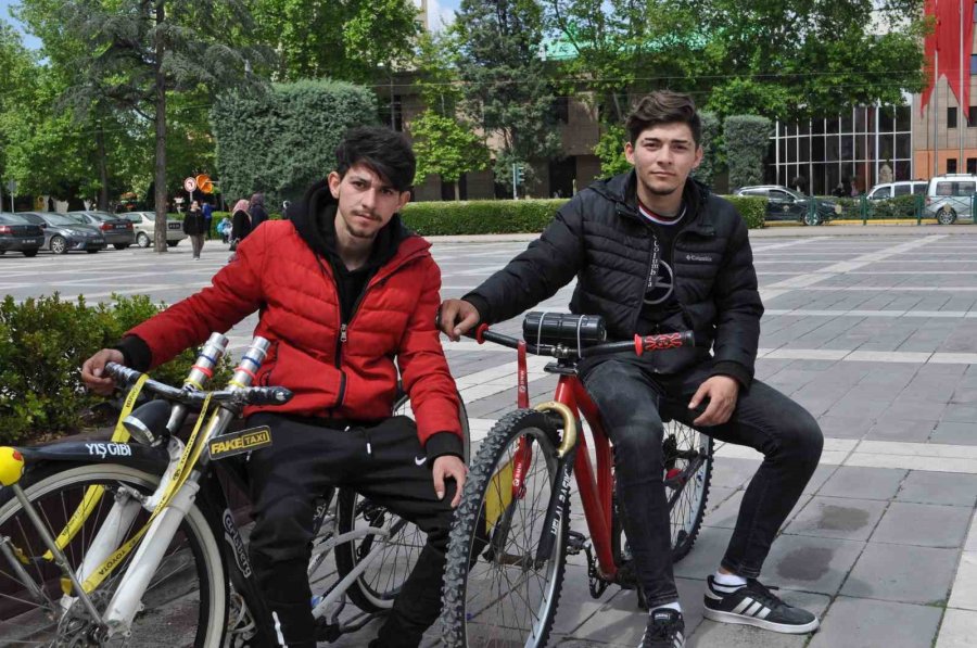 Modifiye Ettikleri Bisikletlere Gözleri Gibi Bakıyorlar