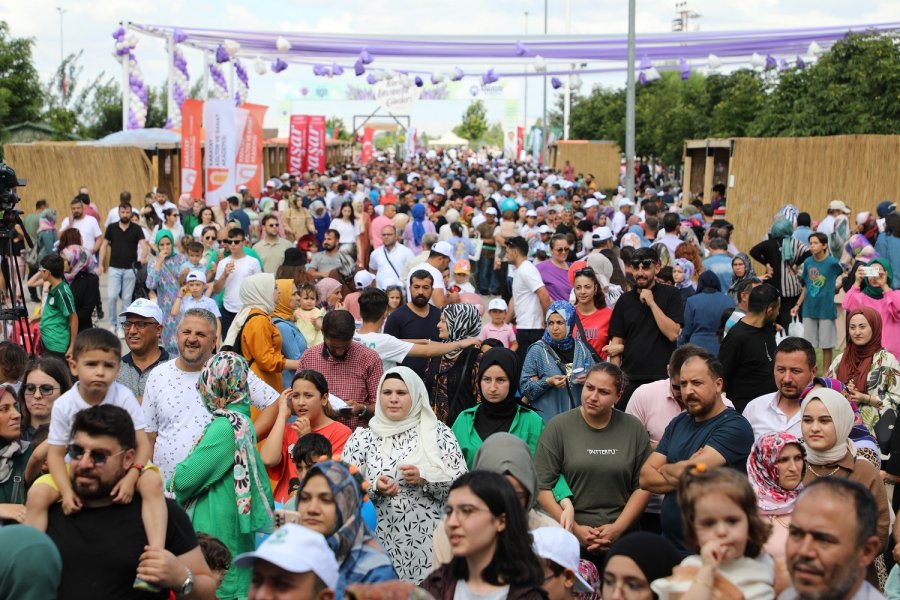 Karatay Lavanta Günleri 2 Günde Yüzbinleri Ağırladı