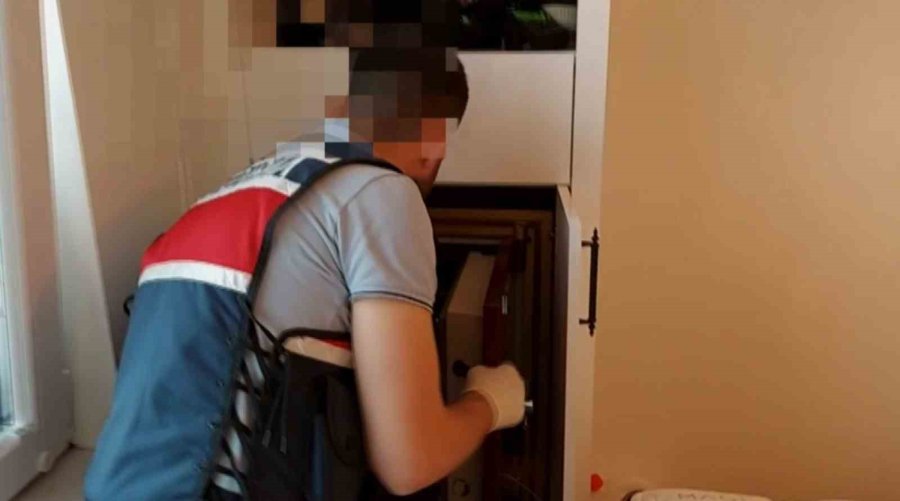 Çelik Kasadan 4 Tabanca 1865 Mermi Çıktı