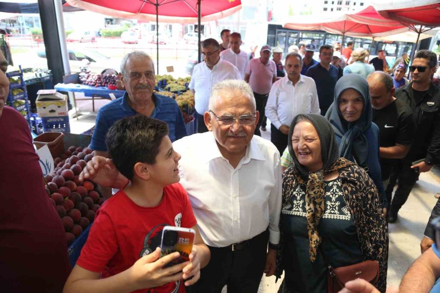 Başkan Büyükkılıç, Yenilenen Pazar Yerinde Esnaf Ve Vatandaşla Buluştu